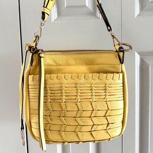 LODIS Woven Yellow Leather Shoulder Bag, Handcrafted Crossbody Purse, 2020s Mode